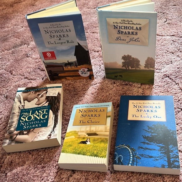 Collection of books by Nicholas Sparks - Picture 1 of 11